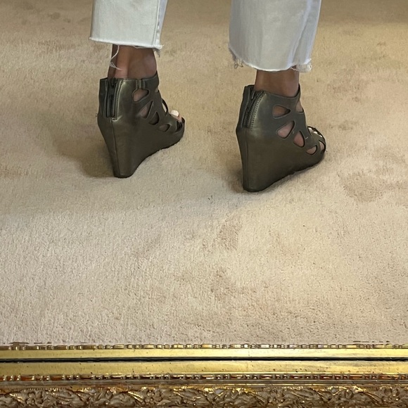 🌷🌷Unlisted Wedge Sandals Size 8.5 🌷🌷 - Picture 4 of 10